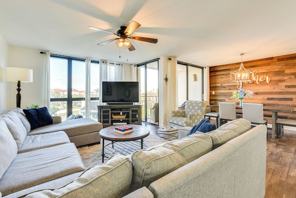 Front of property - Airy Destin Condo w/ Pool - Walk to Private Beach! (Destin)