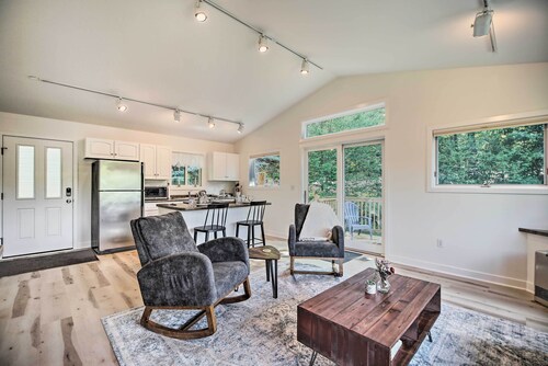 Airy & Bright Hideaway Near Smugglers' Notch!