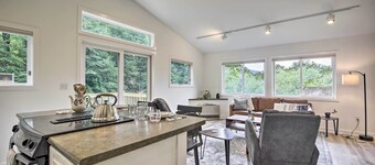 Smugglers' Notch 근처의 시원하고 밝은 피난처!