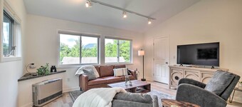 Airy & Bright Hideaway Near Smugglers' Notch!