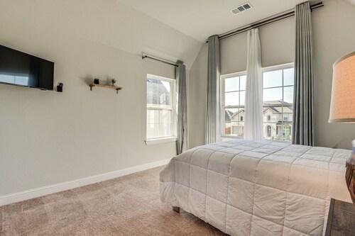 Spacious Texas Vacation Rental w/ Community Pool