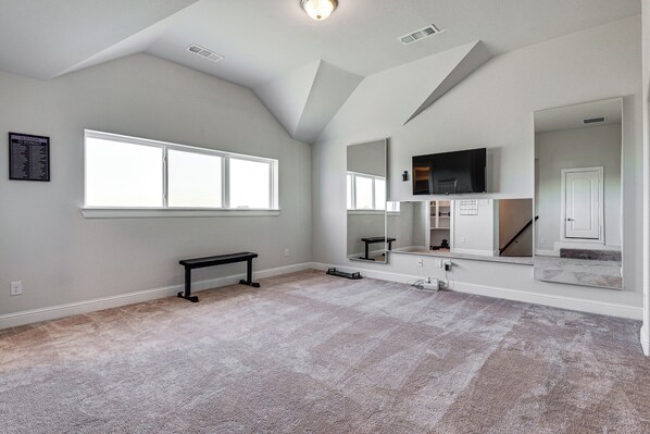 المنشأة من الداخل