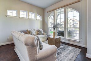 House (5 Bedrooms) | Interior - Spacious Texas Vacation Rental w/ Community Pool (Mansfield)