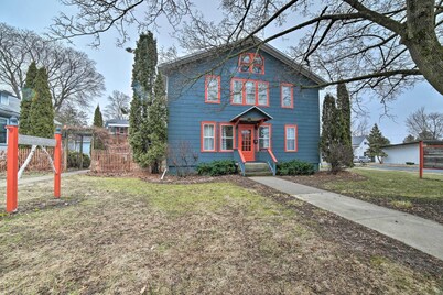 Walk to Waterfront: Dtwn Sturgeon Bay Retreat!