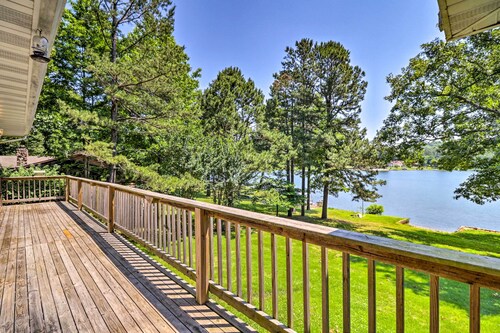 Lake House in Horseshoe Bend Near Ozark Forest!