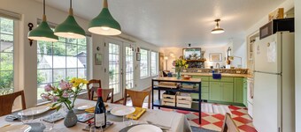 Charming Rockaway Beach House, Walk to Ocean!