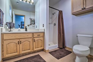 Apartment (0 Bedroom) | Badezimmer