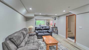 House (6 Bedrooms) | Interior