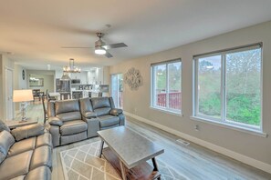 House (6 Bedrooms) | Interior - Spacious Kent Home: Great for Large Families! (Kent)