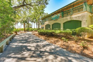 A pathway leading to a building with a sign reading "Signals." - 2 Mi to Beach! Hilton Head Golf Escape w/ Balcony (Hilton Head Island)