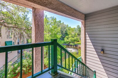 2 Mi to Beach! Hilton Head Golf Escape w/ Balcony