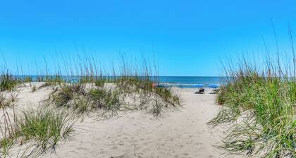 2 Mi to Beach! Hilton Head Golf Escape w/ Balcony