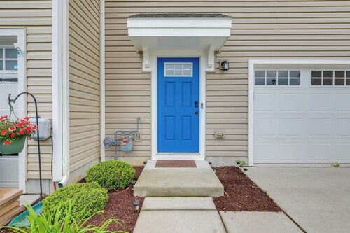 Sunlit Milford Townhome < 2 Mi to Riverwalk!