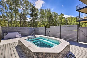 Interior - Hot Tub & Balcony: Riverfront Silverthorne Condo! (Silverthorne)