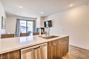 Interior - Hot Tub & Balcony: Riverfront Silverthorne Condo! (Silverthorne)