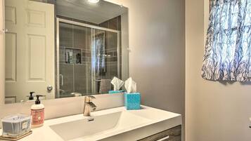 House (3 Bedrooms) | Bathroom