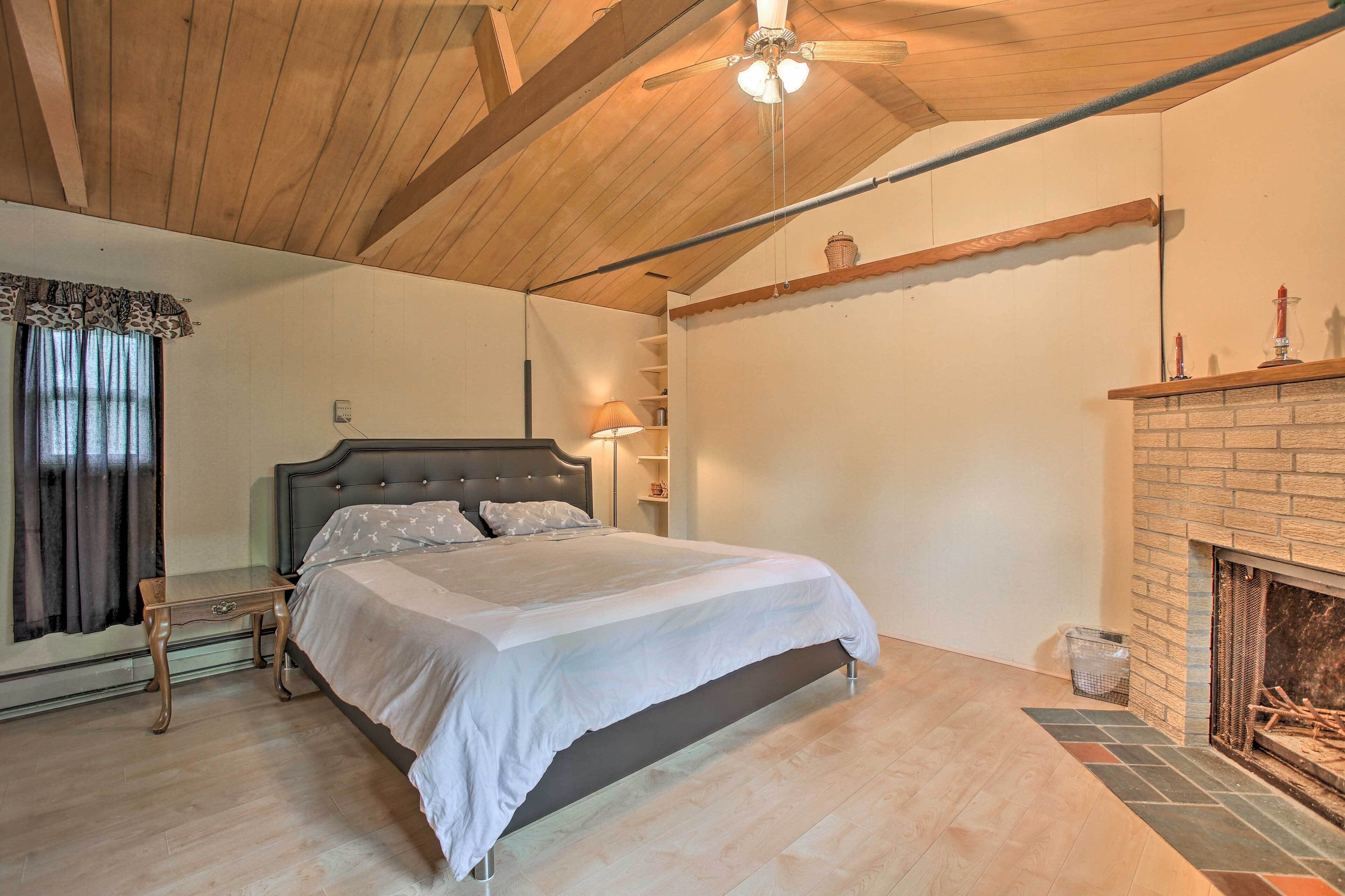 House (3 Bedrooms) | 3 bedrooms, bed sheets