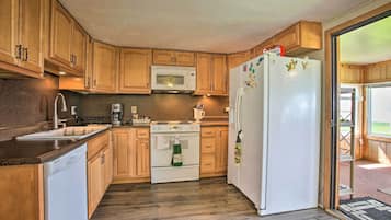 Rumah (3 Bedrooms) | Dapur pribadi | Microwave, oven, kompor, dan mesin pencuci piring