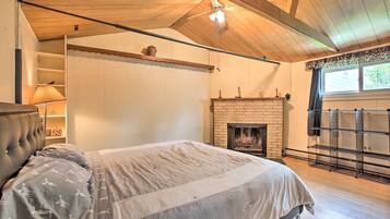 House (3 Bedrooms) | 3 bedrooms, bed sheets