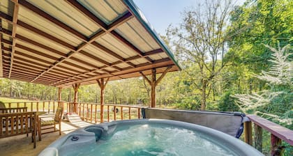 Rustic Cabin w/ Hot Tub Near Broken Bow Lake!