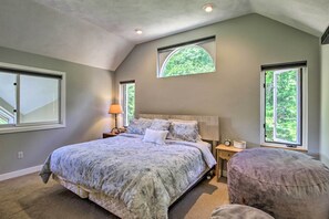 3 bedrooms, bed sheets - Bartlett Condo w/ Mtn-view Deck < 1 Mi to Skiing! (Bartlett)