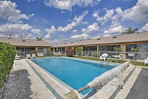 Apartment (2 Bedrooms) | Interior - Cape Coral Condo With Community Pool & Bar! (Cape Coral)