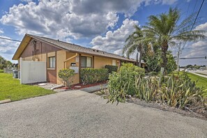 Apartment (2 Bedrooms) | Interior - Cape Coral Condo With Community Pool & Bar! (Cape Coral)