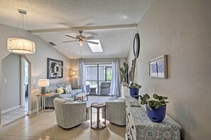 Apartment (2 Bedrooms) | Interior - Cape Coral Condo With Community Pool & Bar! (Cape Coral)