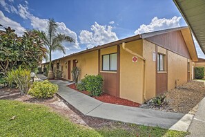 Apartment (2 Bedrooms) | Interior - Cape Coral Condo With Community Pool & Bar! (Cape Coral)