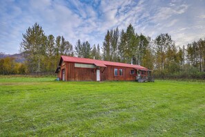 House (2 Bedrooms) | Interior - Creekside Cabin < 2 Mi to Hike, Bike & Ski! (Palmer)