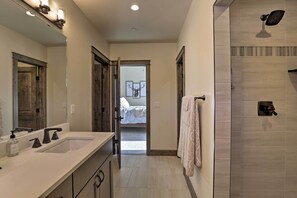 Apartamento (3 Bedrooms) | Banheiro | Chuveiro 
