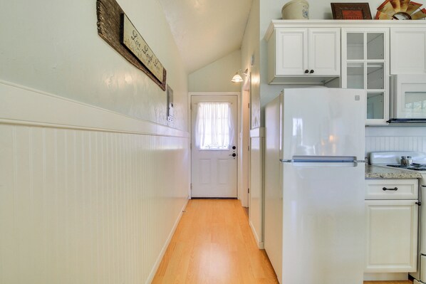 Interior - Ranch Cabin w/ Decks, 10 Mi to Fredericksburg (Fredericksburg)