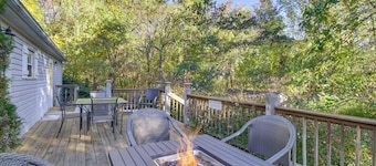 Spacious Home: 10 Miles to Wintergreen Resort!