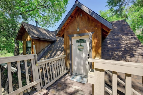 'lakeside Bear Lodge' Studio: 9 Mi to Bass Lake!