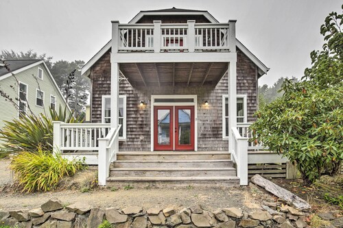 Dog-friendly Home w/ Deck & Yard ~ Walk to Beach