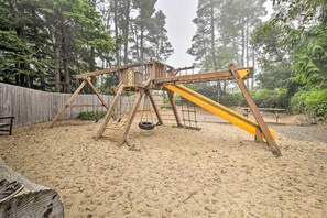 House (3 Bedrooms) | Interior - Dog-friendly Home w/ Deck & Yard ~ Walk to Beach (Depoe Bay)