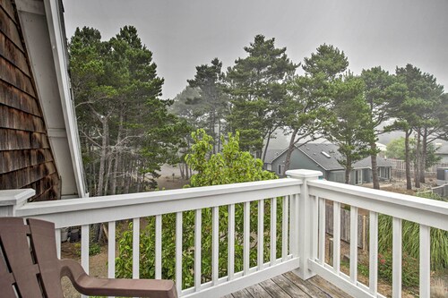 Dog-friendly Home w/ Deck & Yard ~ Walk to Beach