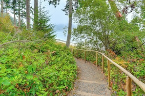 House (4 Bedrooms) | Interior - Waterfront Bainbridge Island Home: Stunning Views! (Bainbridge Island)