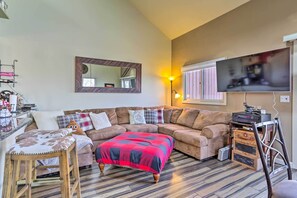 Apartment (2 Bedrooms) | Interior - Mountain Creek Condo w/ Grill: Walk to Lifts! (Vernon)