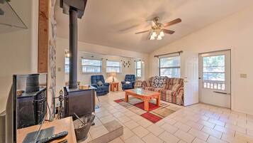 House (5 Bedrooms) | Interior