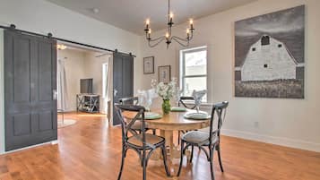 Cottage (2 Bedrooms) | Interior