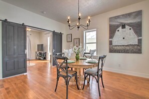 Cottage (2 Bedrooms) | Interior - Charming Choteau Cottage: Ski & Fish Nearby! (Choteau)