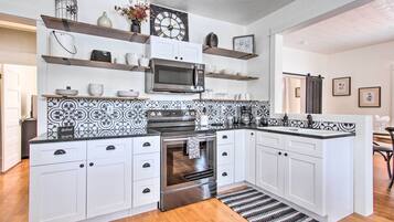 Cottage (2 Bedrooms) | Interior