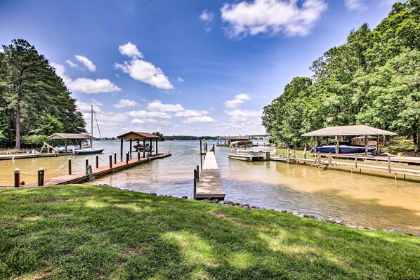 Marina - Scenic Smith Mountain Lake Getaway w/ Deck + Dock! (Huddleston)