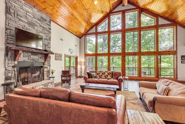 Ferienhaus (4 Bedrooms) | Wohnbereich | Fernseher, Kamin, DVD-Player, Bücher