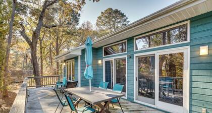 1 Mi to Beach Access: Southern Shores Gem w/ Deck