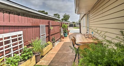 Apartment w/ Patio: 15 Miles to French Quarter!