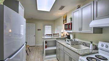 Spices, ice maker, paper towels