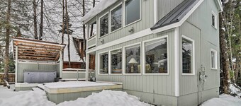 Cabin w/ Hot Tub & Views: 1 Mile to Alyeska Resort