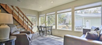 Cabin w/ Hot Tub & Views: 1 Mile to Alyeska Resort